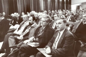 УНИШТИЋЕ КАРАЏИЋ, КРАЈИШНИК И ЊИХОВИ ПОСЛАНИЦИ РЕПУБЛИКУ СРПСКУ!
